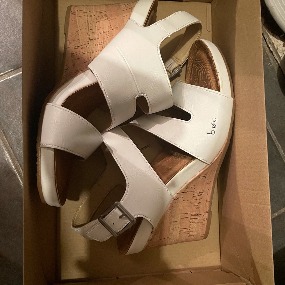 New -never worn, Wedges, size 9